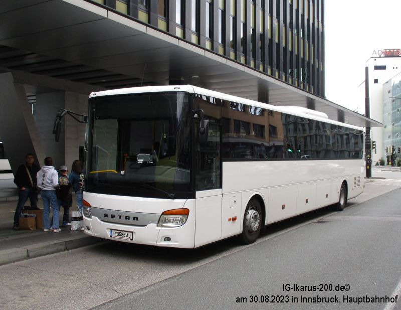 I 9586AU